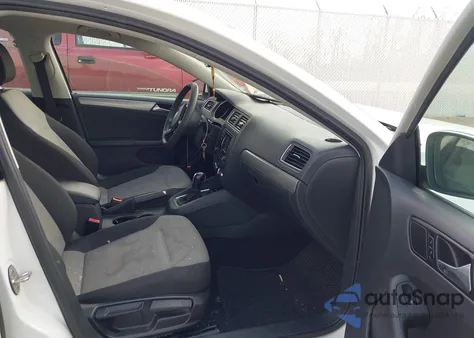 2017 Volkswagen Jetta 1.4T S z USA, uszkodzony, nr VIN 3VW2B7AJ4HM340356